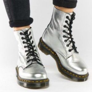 Dr. Martens 1460 Pascal Lace Up Lug Combat Boots in Metallic Silver Rare 6
